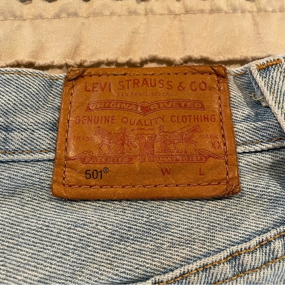 Levi’s 501 Original Fit High Rise Denim Jean Shorts Fault Line 24 Distressed - Picture 3 of 11